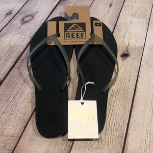 NWT Reef havaianas style rubber sandals